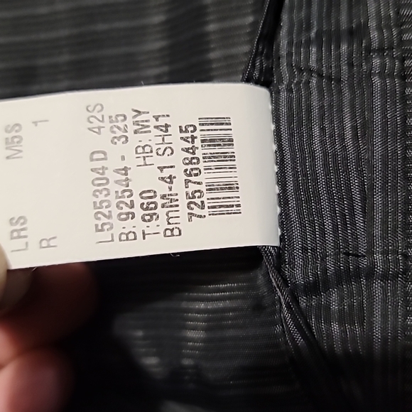 Like new men's suit jacket 42 short black by Calvin Klein slim fit Canada made - Picture 9 of 13